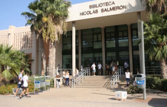 La Universidad de Almería instala papeleras de CERVIC en sus instalaciones